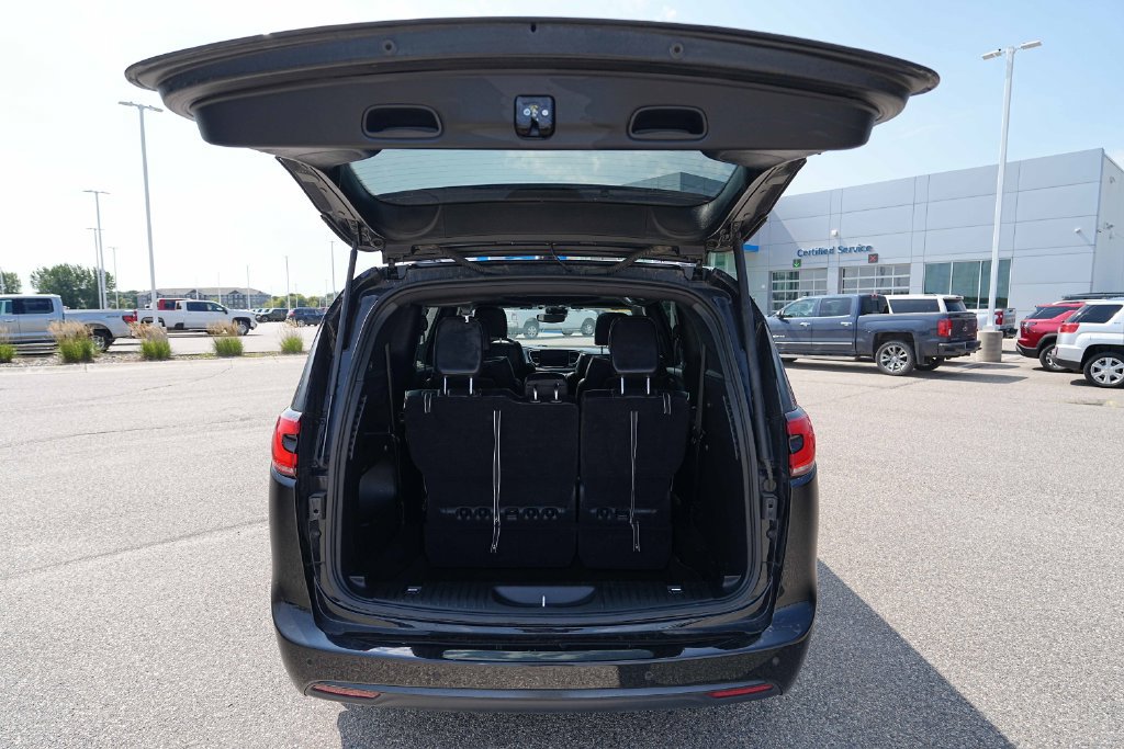 Used 2025 Chrysler Pacifica Limited FWD image 15