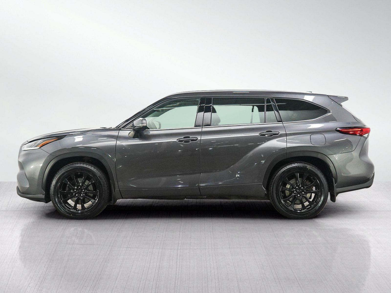 Used 2021 Toyota Highlander Limited AWD/4WD image 2