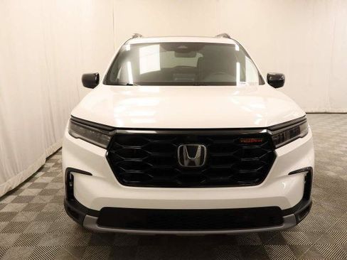 Used 2025 Honda Pilot TrailSport image 27