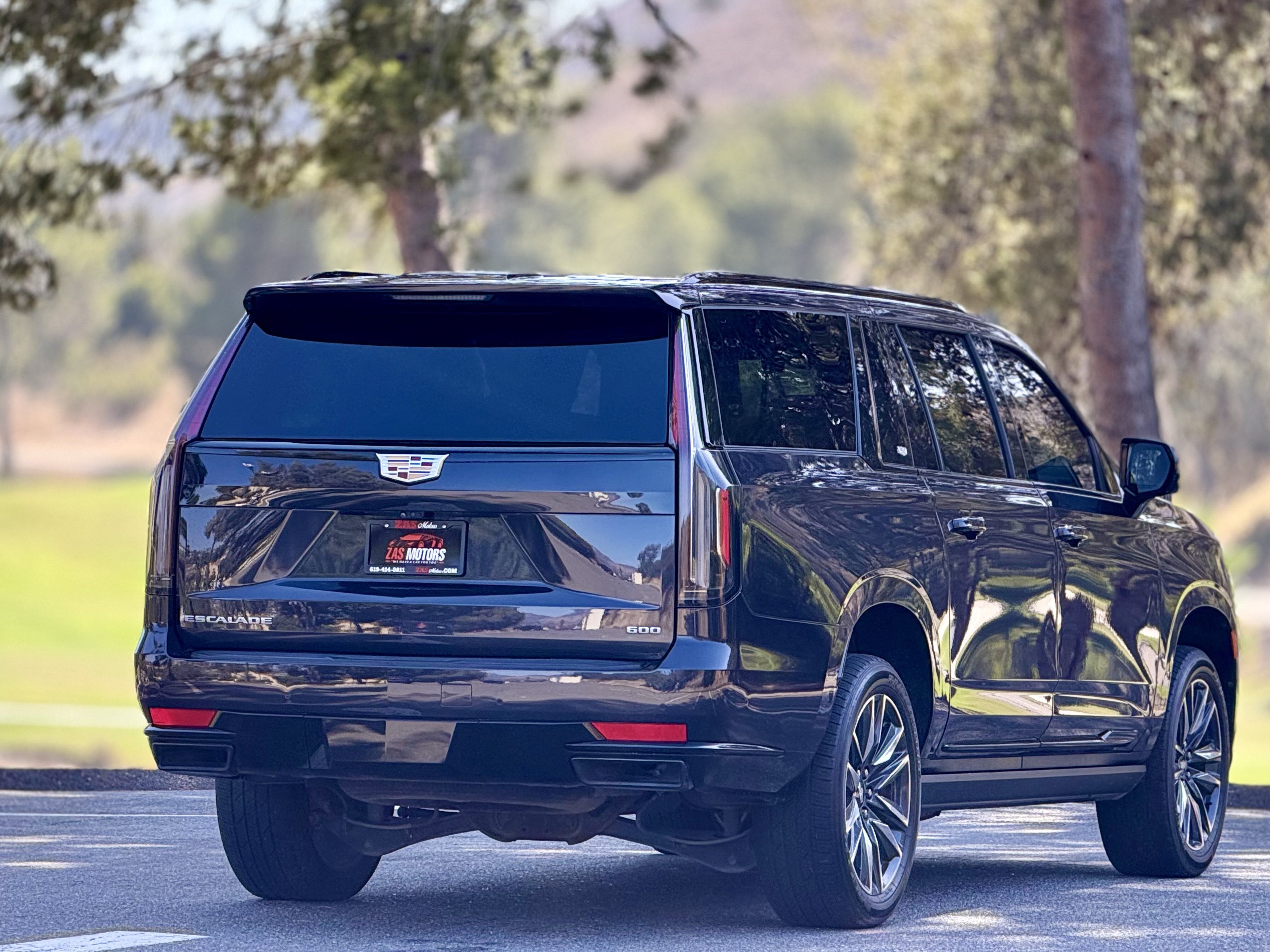 Used 2023 Cadillac Escalade ESV Sport w/ Touring Package AWD/4WD image 8