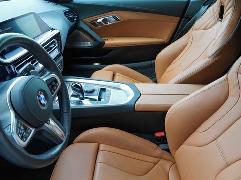 Certified 2025 BMW Z4 M40i w/ Premium Package image 11