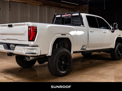 Used 2024 GMC Sierra 3500 Denali Ultimate image 9