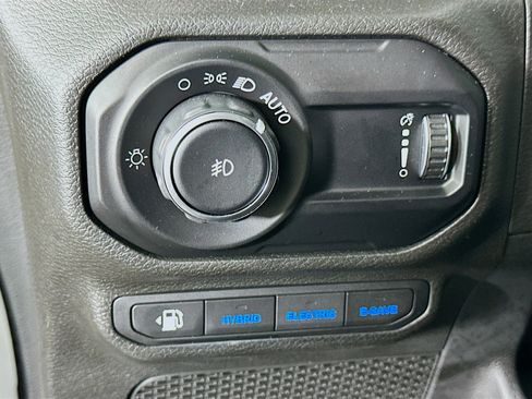 Used 2023 Jeep Wrangler Unlimited image 17