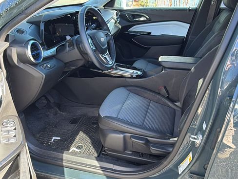 Used 2025 Chevrolet Trax LT w/ Driver Confidence Package image 16