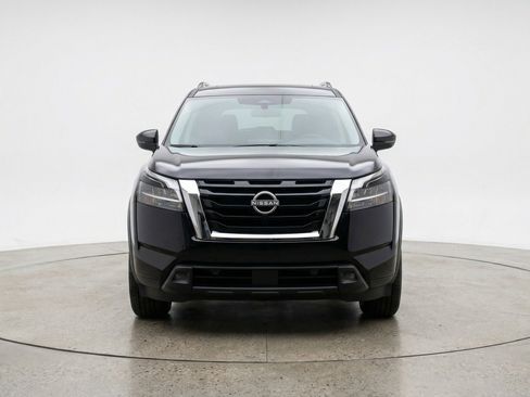 Used 2025 Nissan Pathfinder SV image 2