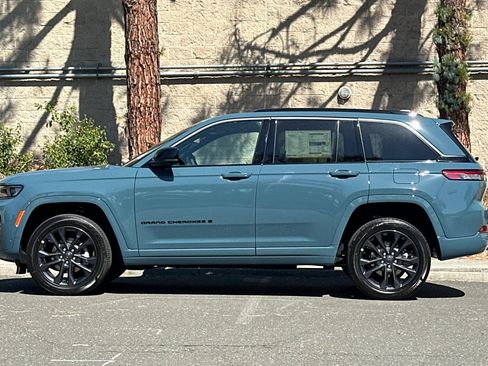 New 2026 Jeep Grand Cherokee Limited AWD/4WD image 6
