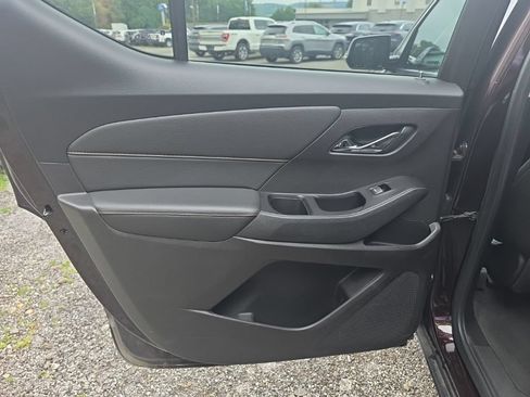 Used 2020 Chevrolet Traverse LT FWD image 16