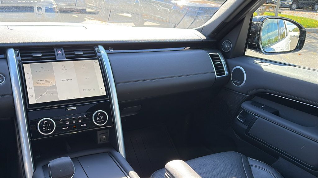 Used 2025 Land Rover Discovery S AWD/4WD image 28