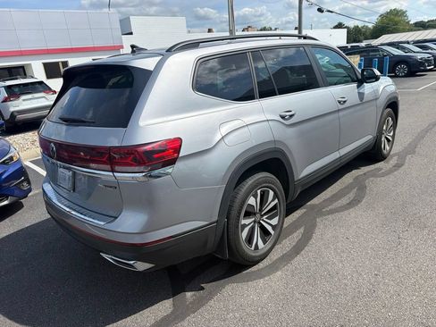 Used 2024 Volkswagen Atlas SE AWD/4WD image 3