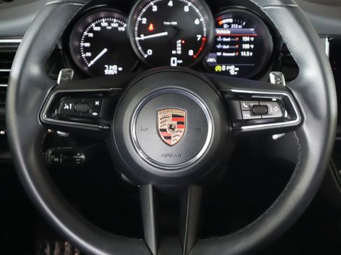 Certified 2026 Porsche Macan AWD/4WD image 18