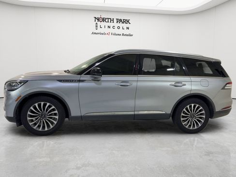 Used 2023 Lincoln Aviator Reserve RWD image 2