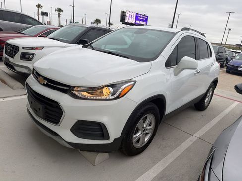 Used 2020 Chevrolet Trax LT w/ LT Convenience Package image 1