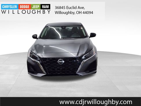 Used 2024 Nissan Altima 2.5 SV FWD image 2
