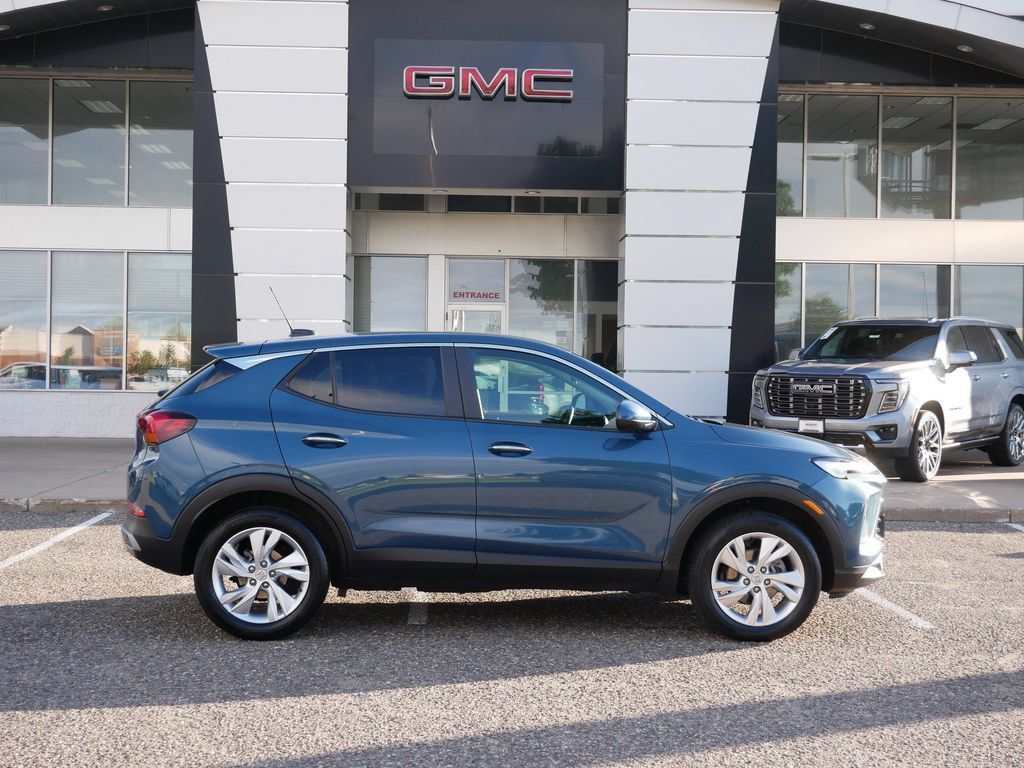 Used 2024 Buick Encore GX Preferred AWD/4WD image 2