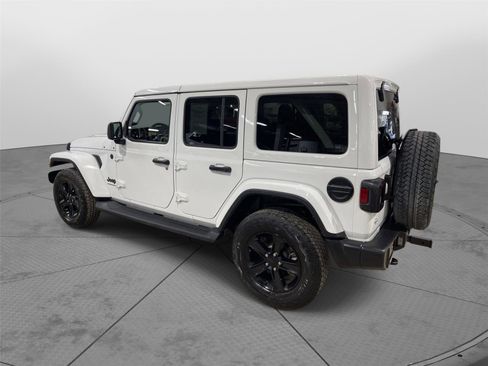 Used 2023 Jeep Wrangler Unlimited Sahara image 7