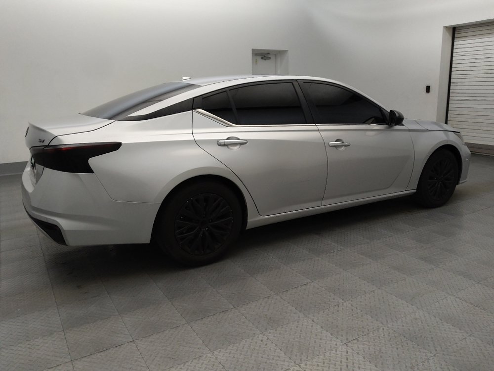 Used 2024 Nissan Altima 2.5 SV FWD image 10