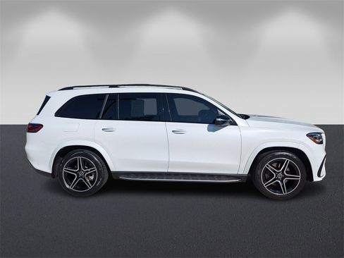 Used 2024 Mercedes-Benz GLS 450 4MATIC image 3