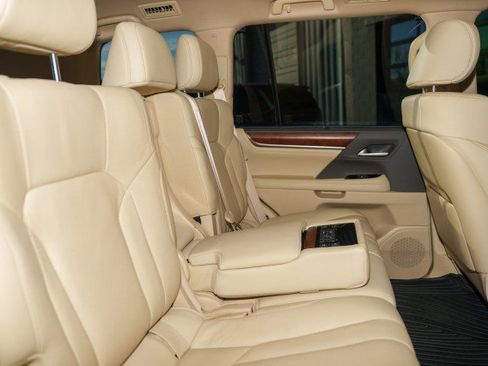 Used 2021 Lexus LX 570 4WD w/ Luxury Package image 19