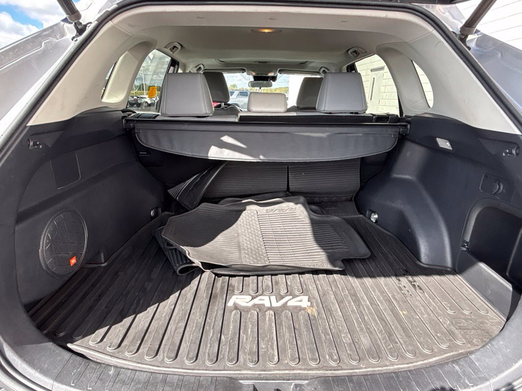 Used 2021 Toyota RAV4 XLE Premium AWD/4WD image 32