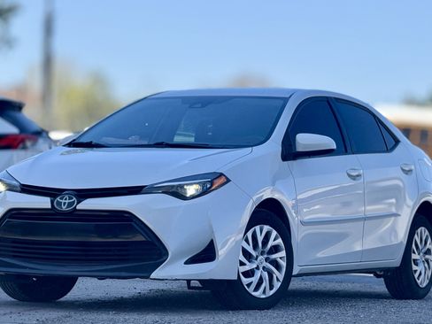 Used 2018 Toyota Corolla LE image 1
