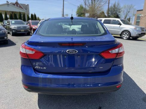 Used 2012 Ford Focus SE w/ SE Winter Pkg image 6