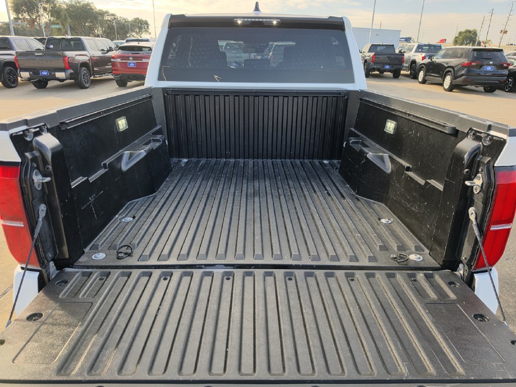 Used 2025 Toyota Tacoma SR5 AWD/4WD image 28