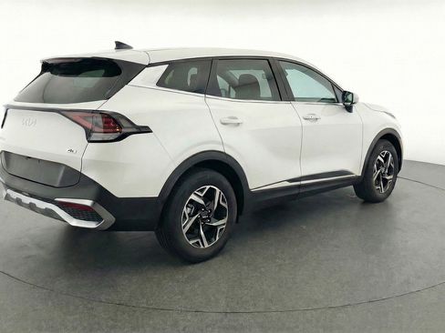 Used 2025 Kia Sportage LX image 9