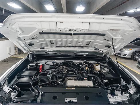 Certified 2024 Toyota Tacoma SR5 AWD/4WD image 28