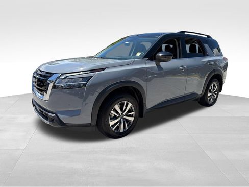 Certified 2024 Nissan Pathfinder SL FWD image 3
