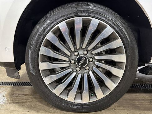 Used 2019 Lincoln Navigator L Reserve image 19