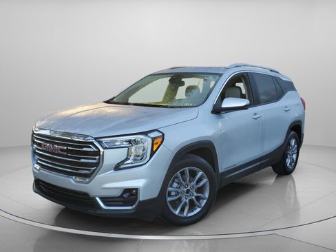 Used 2022 GMC Terrain SLT image 2