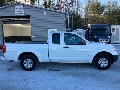 Used 2019 Nissan Frontier S image 2