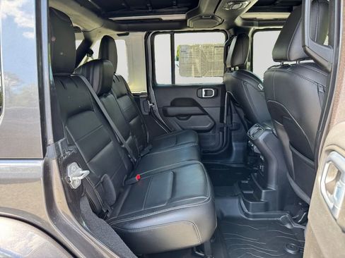 Used 2021 Jeep Wrangler Unlimited Sahara AWD/4WD image 13