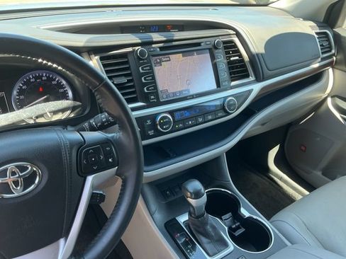 Used 2015 Toyota Highlander Limited AWD/4WD image 25