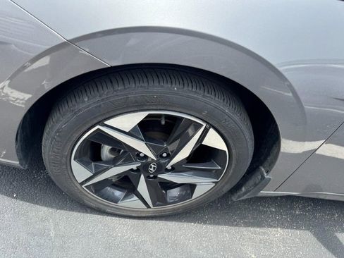 Used 2023 Hyundai Elantra SEL w/ Convenience Package FWD image 4