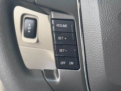 Used 2011 Ford Taurus SE image 20