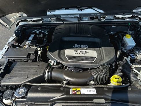 Used 2012 Jeep Wrangler Unlimited Sahara w/ Connectivity Group image 12