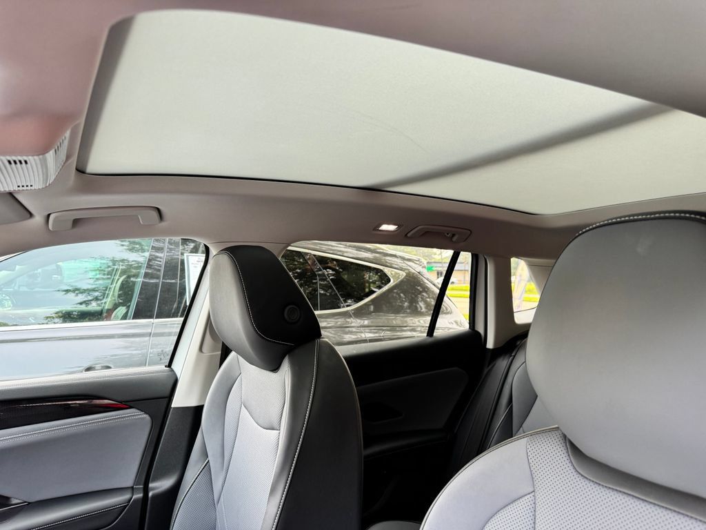 Used 2026 Volkswagen Tiguan SE w/ Panoramic Sunroof Package AWD/4WD image 18