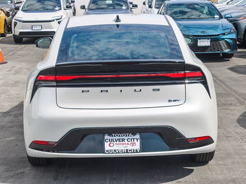 New 2026 Toyota Prius FWD image 8
