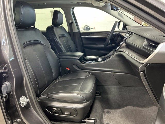Used 2023 Jeep Grand Cherokee L Limited w/ Luxury Tech Group II AWD/4WD image 12