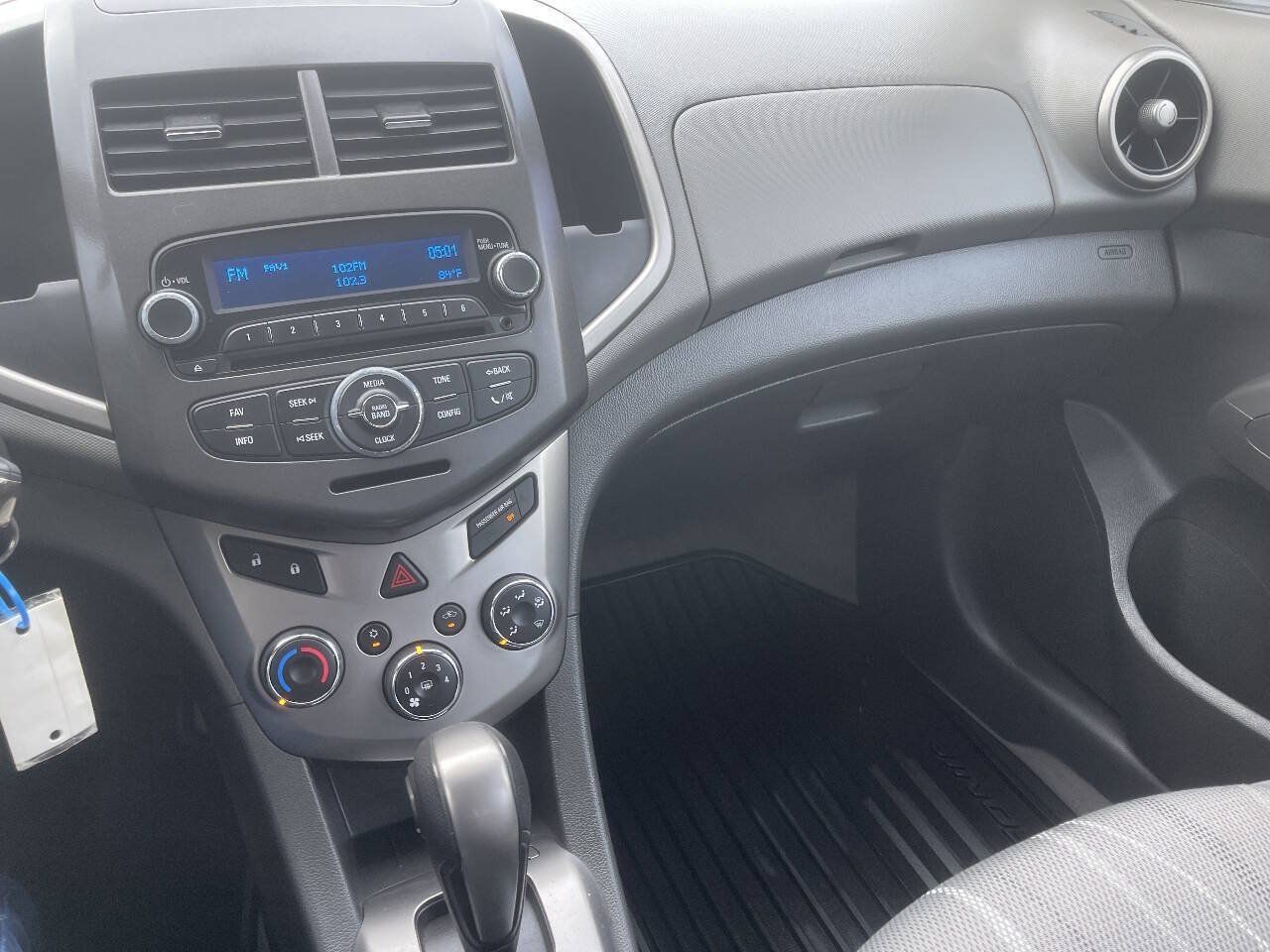 Used 2015 Chevrolet Sonic LT w/ Wheels and Fog Lamp Package FWD image 17