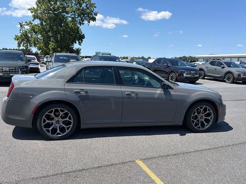 Used 2018 Chrysler 300 Touring w/ Sport Appearance Package RWD image 3