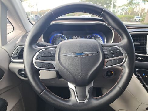 Used 2017 Chrysler Pacifica Touring Plus w/ Tire & Wheel Group image 16