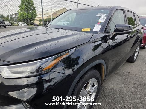 Used 2023 Toyota Highlander LE FWD image 4