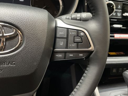 Used 2026 Toyota Highlander XLE image 20