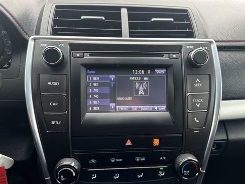 Used 2016 Toyota Camry LE image 12