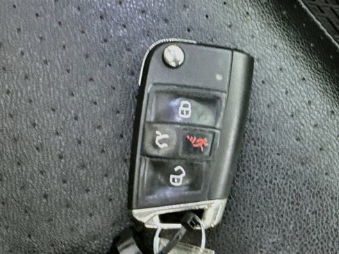 Used 2021 Volkswagen Tiguan SE FWD image 38