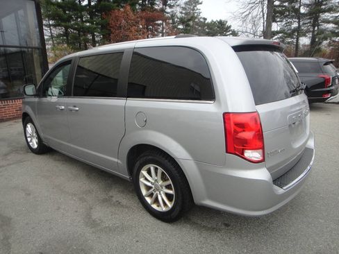 Used 2018 Dodge Grand Caravan SXT FWD image 4