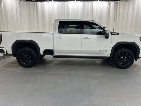 Used 2024 GMC Sierra 2500 AT4 w/ AT4 Premium Plus Package AWD/4WD image 6