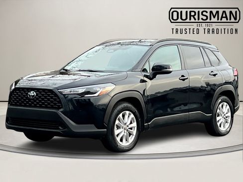 Used 2023 Toyota Corolla Cross LE image 2